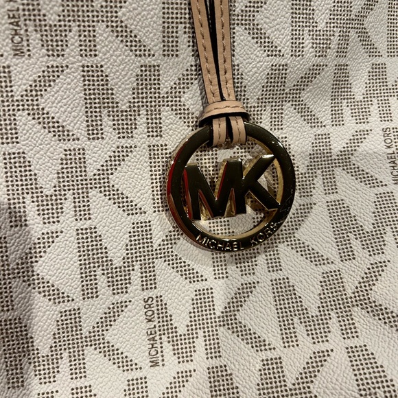 Michael Kors handbag w/matching wallet - Picture 5 of 9